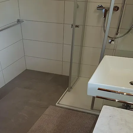 Stutz Rechts Chalé *